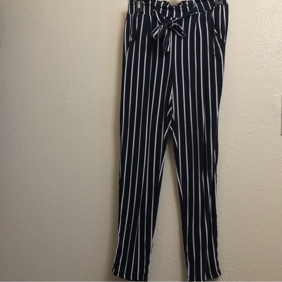 Stripe Paper Waist Bag Pants - Picture 5 of 9
